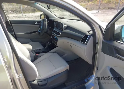 2020 Hyundai Tucson Value z USA, uszkodzony, nr VIN KM8J3CA45LU271577